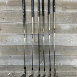 Square Two Golf Light & Easy XL Iron Set RH Ladies Graphite 4 6-PW 