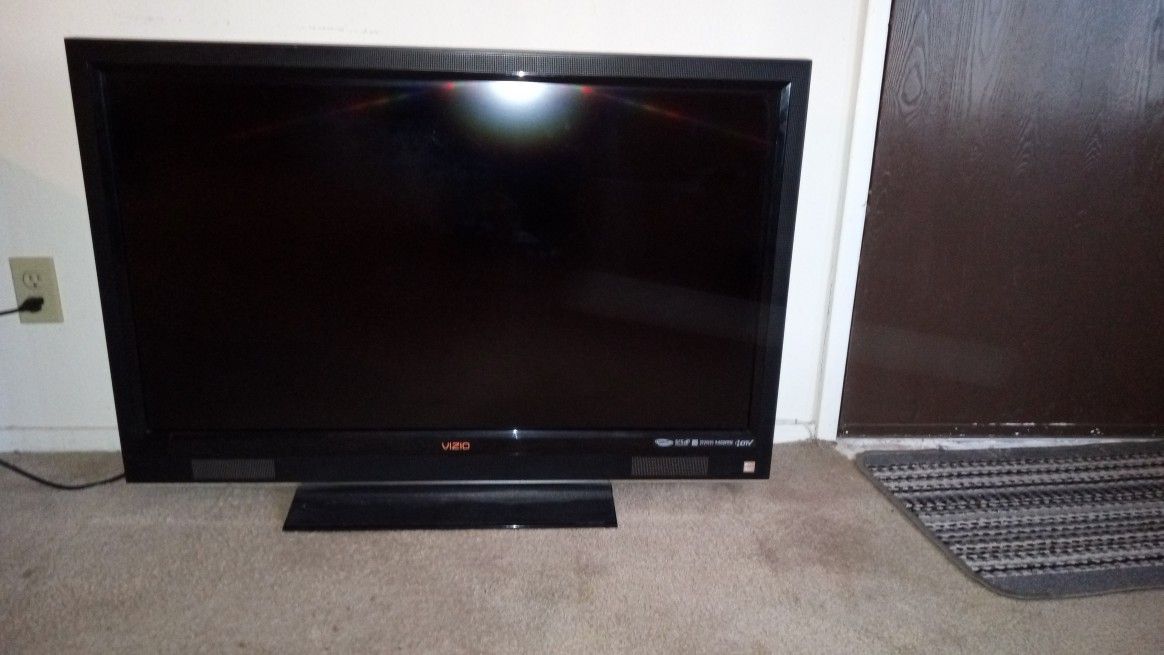 Vizio LCD TV 