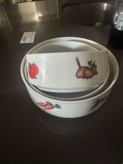 Ceramic Mixing Bowls with Vegetable Print