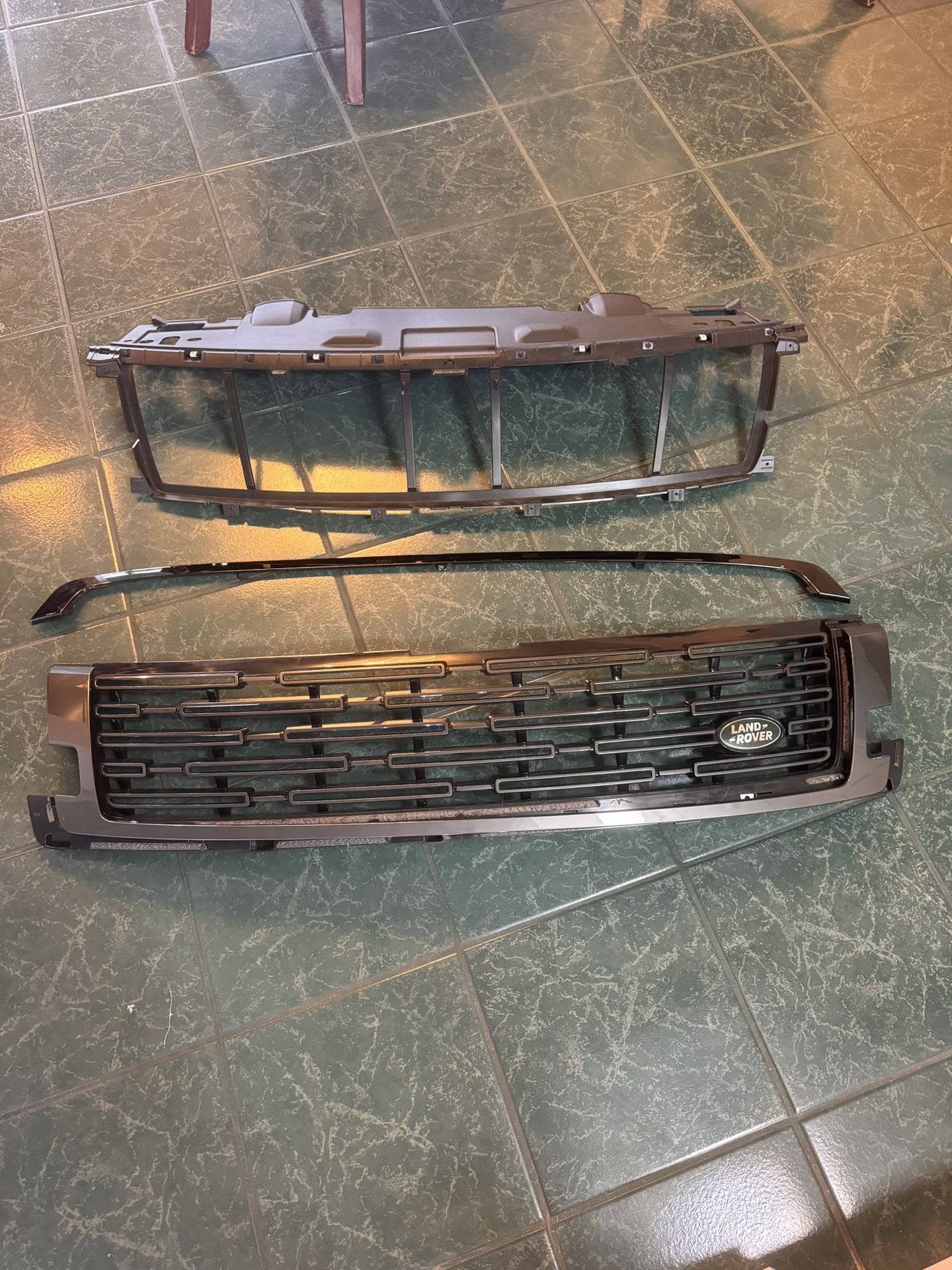 Range Rover Land Rover 2023-3024 Front Grille Assembly New OEM