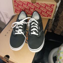 Women's Size 7 Vans Shoes