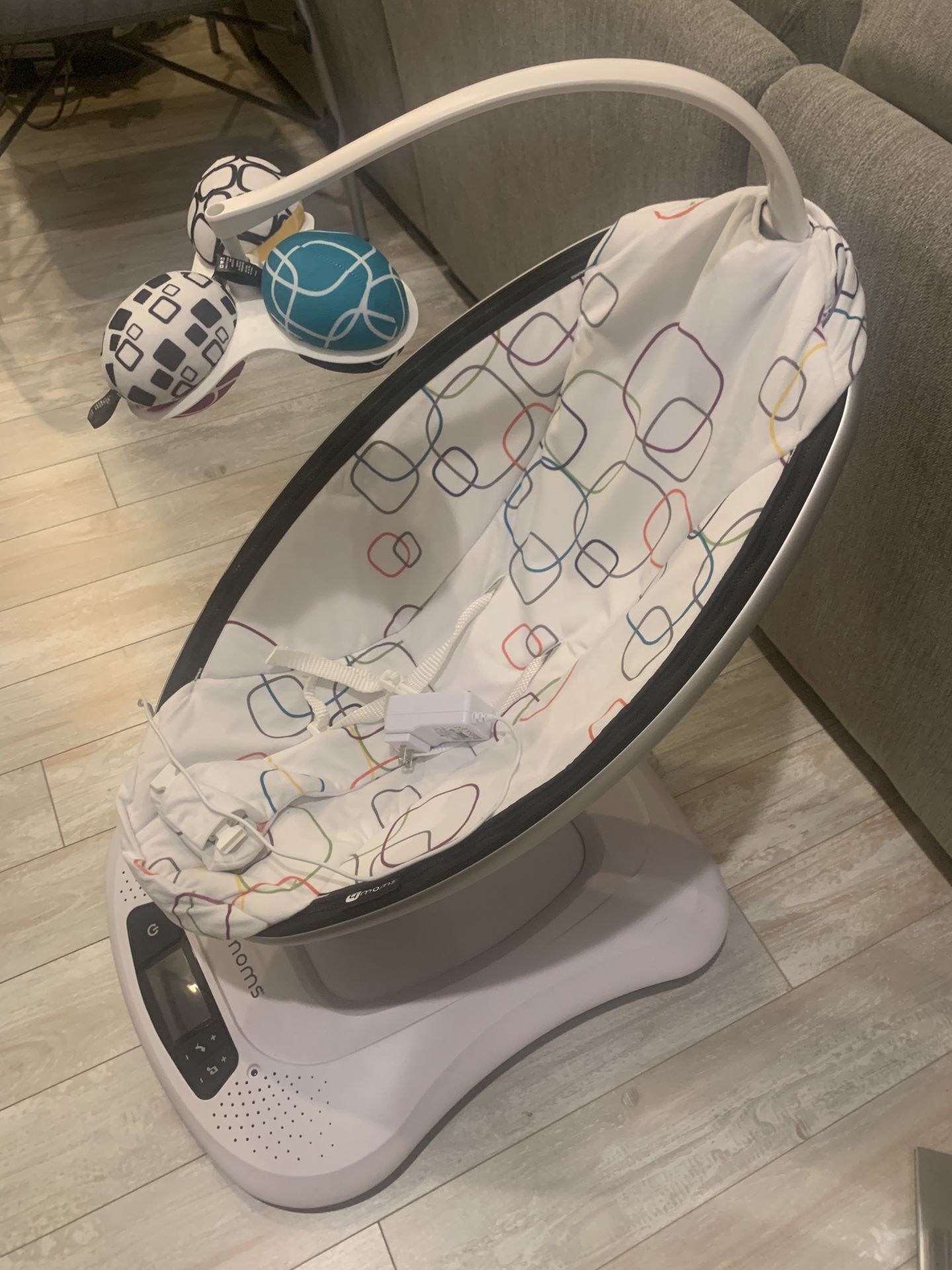 4 Mom MamaRoo Swing For baby
