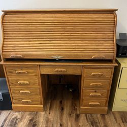Roll  Top Desk…. Perfect Condition 