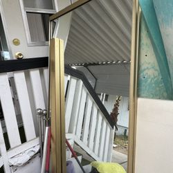 Clóset Slide Doors 80”high 6 Feet Wide Comes With The Rail