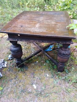 130 year old English table sits 4 to 8 leaves pull out.needs table top refurbished