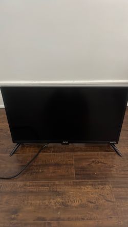Roku TV w/remote.