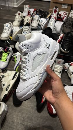 White metallic 5s sz 9 no box