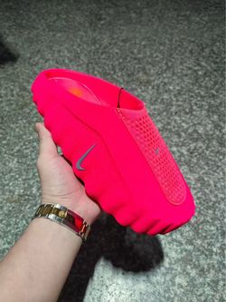 (I)Nike Slide Sandal in coral Red