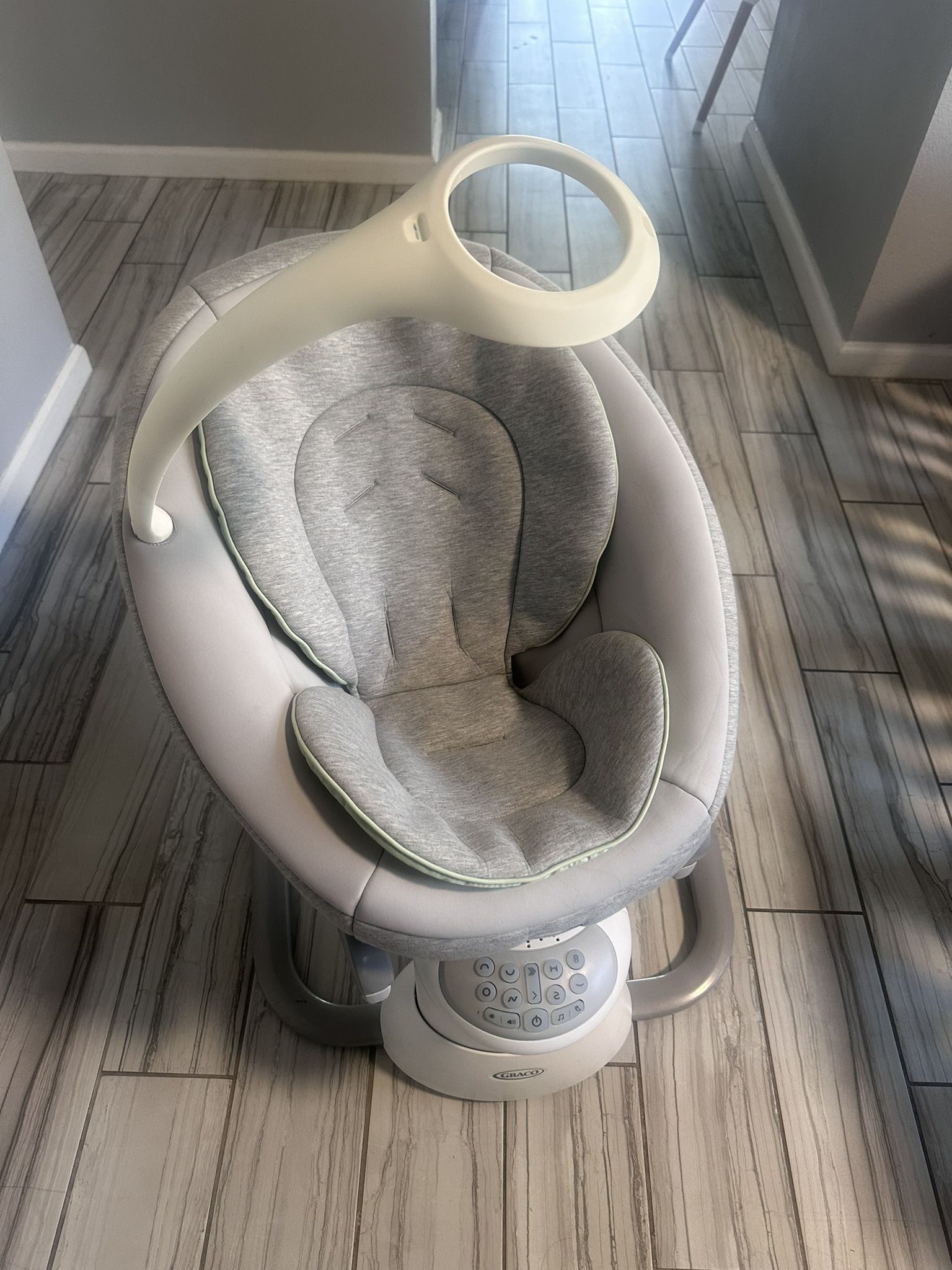 ✨ Brand New Graco Baby Swing with Music, Vibration & Motion – Never Used! ✨