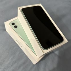 Apple IPhone 11 Unlocked 64 GB With The  Original Box And Accessories Excellent Condition !!!