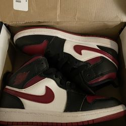 Nike gym shoes