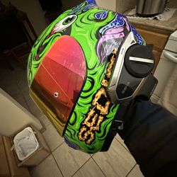 MOTORCYCLE HELMET