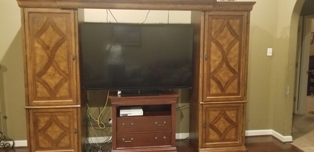 Entertainment center