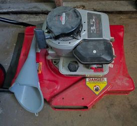 NEW OLD STOCK Briggs & Stratton 3.5 HP Classic small gas engine. Never used!