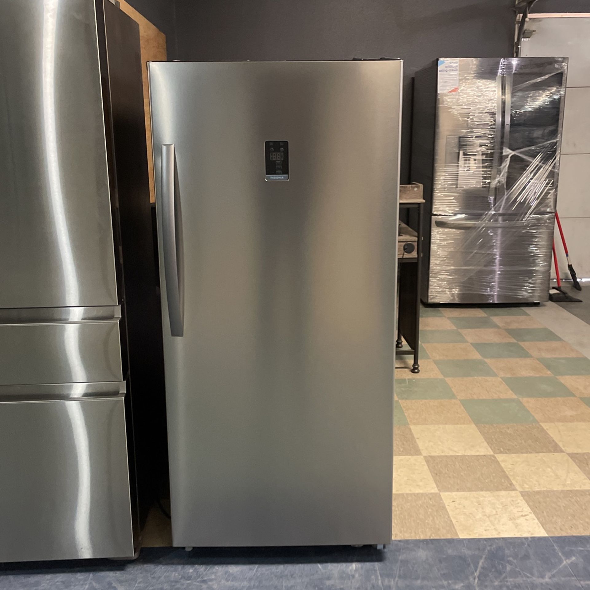 13.8 Cubic Ft. Upright Freezer/Refrigerator Convertible‼️‼️‼️