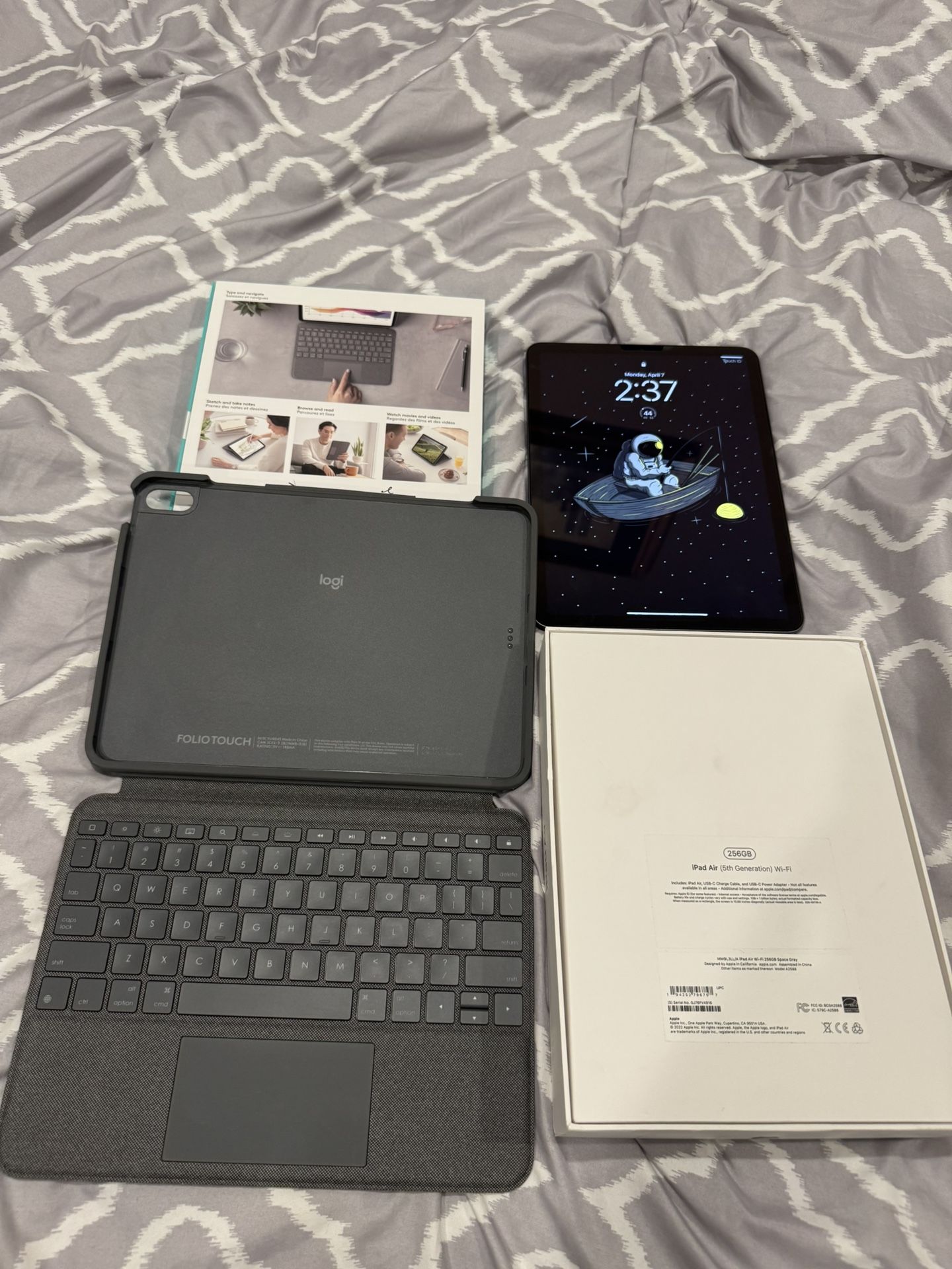 iPad Air M1 256g With Logitech Keyboard (iPad Only With Esr Double Case - $450)