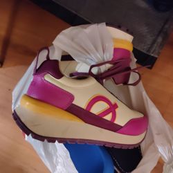 Nicki Minaj // ITTY BITTY PIGGY