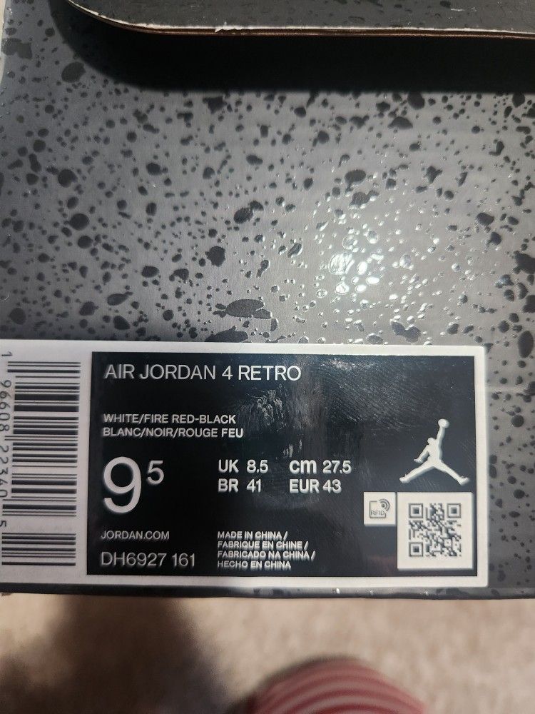 Air Jordan 4 Retro sneakers size 9.5