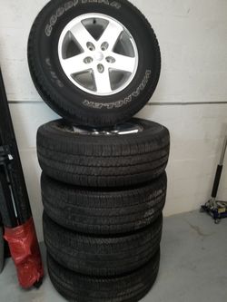 Jeep Wrangler 17" Factory 5 Wheels