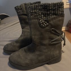 Women Grey boots 