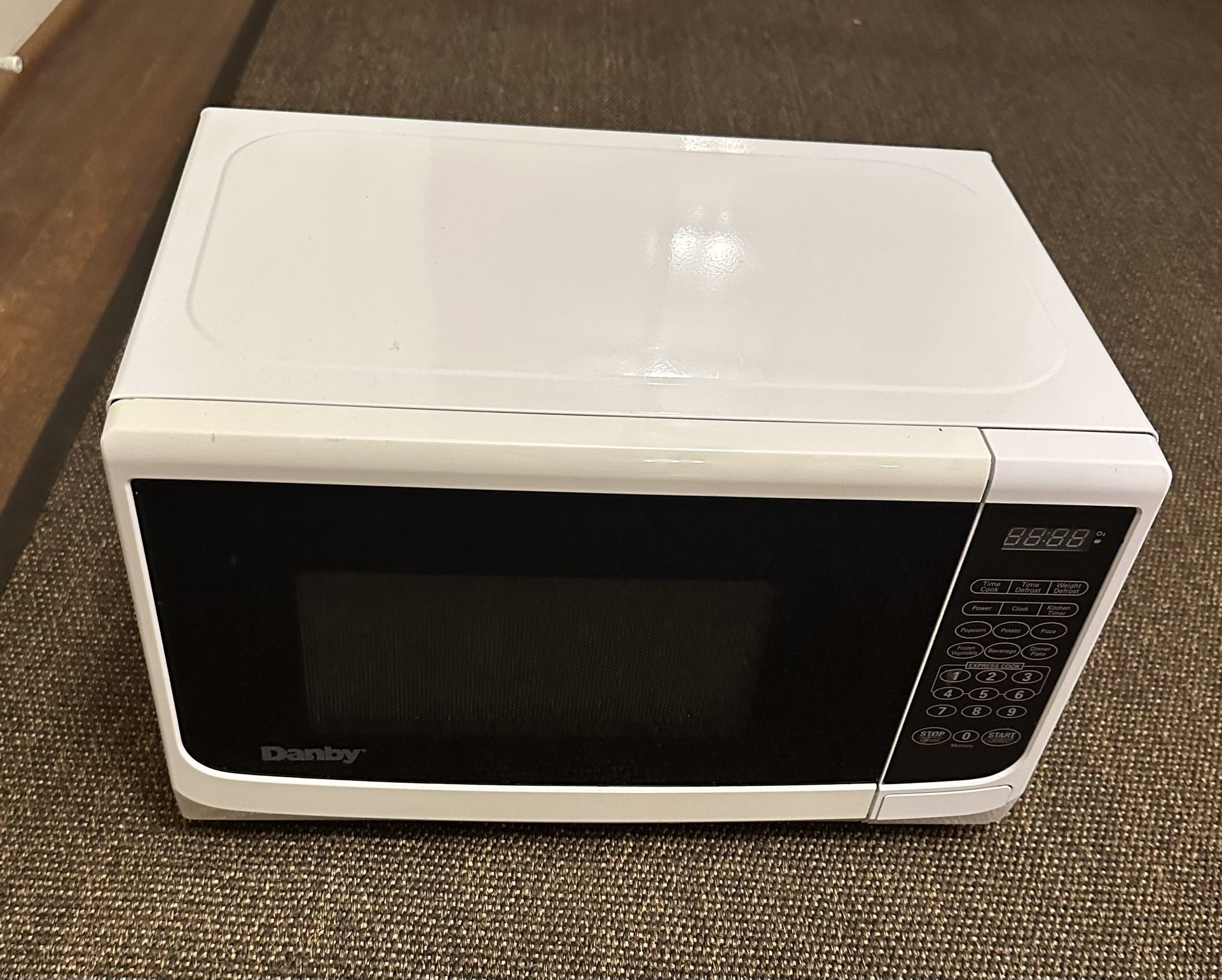 White 0.7 Cu Microwave