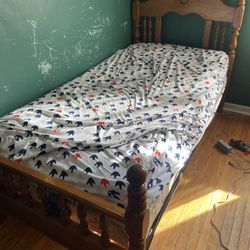 Twin Wood Frame and Box spring 
