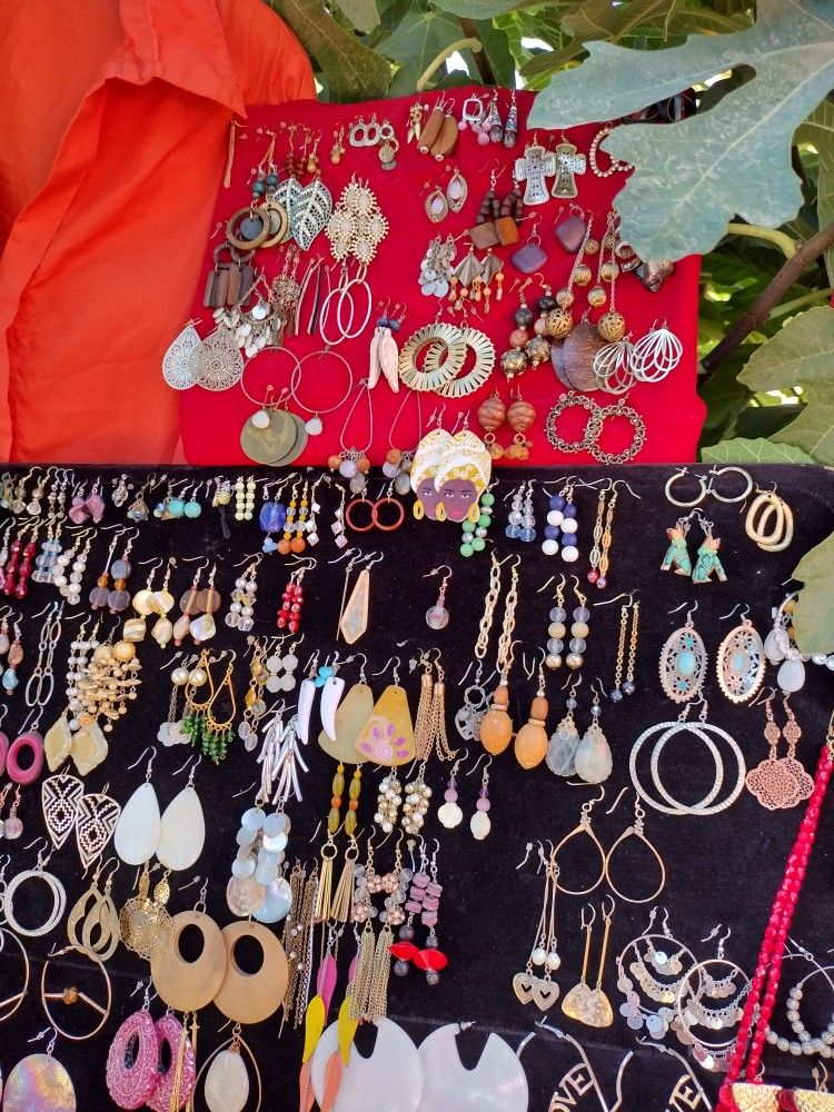 SE VENDE JOYERIA, FINA ORNAMENTAL "" HECHA A MANO ""