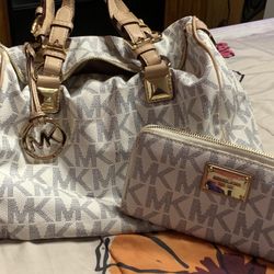 Women’s Michael Kors Pocket Book An Zip Wallet