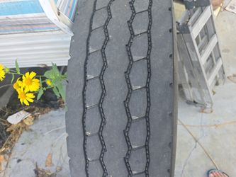 Tire 11R 22.5