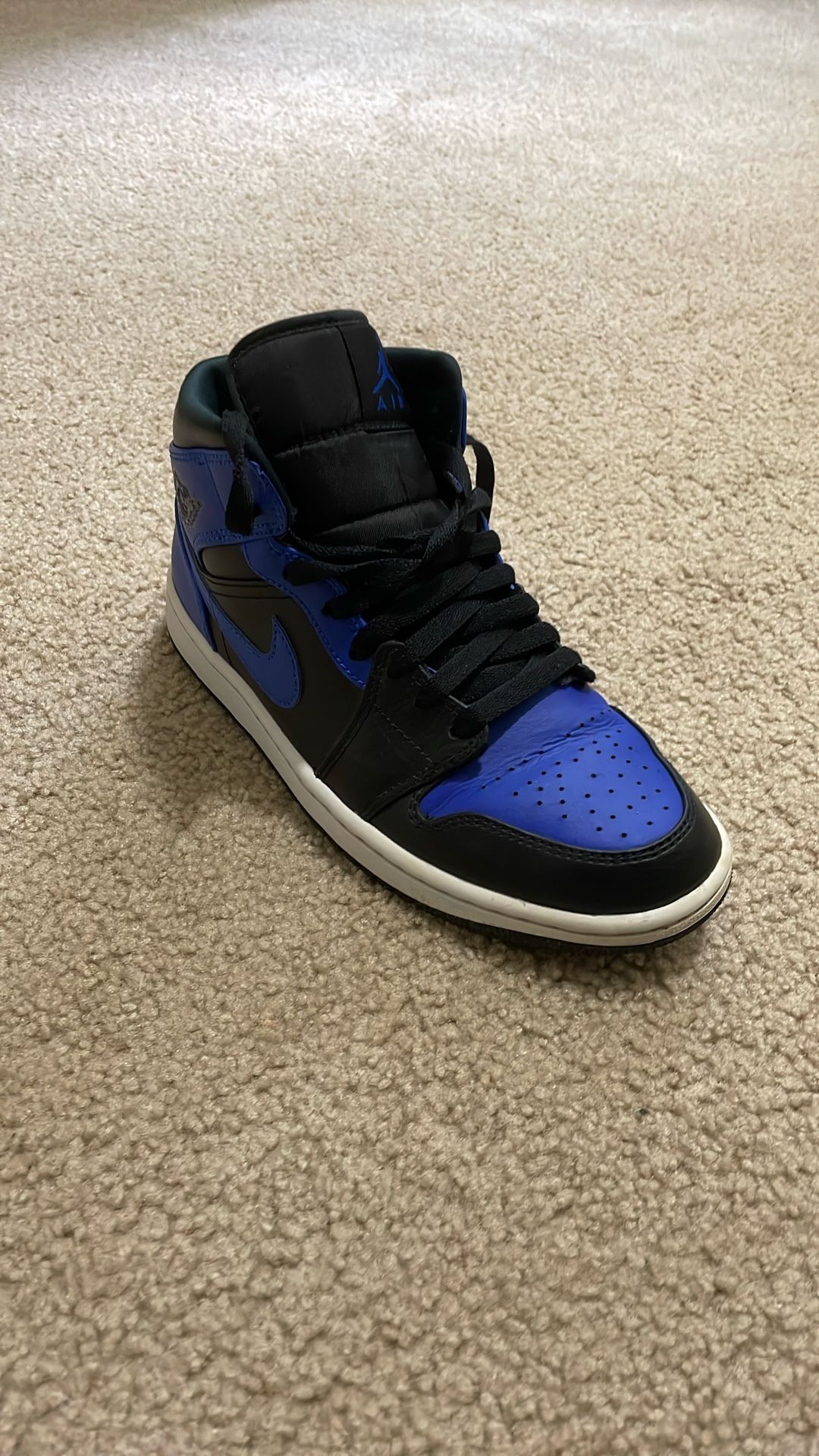 Jordan 1 mid royalty blue