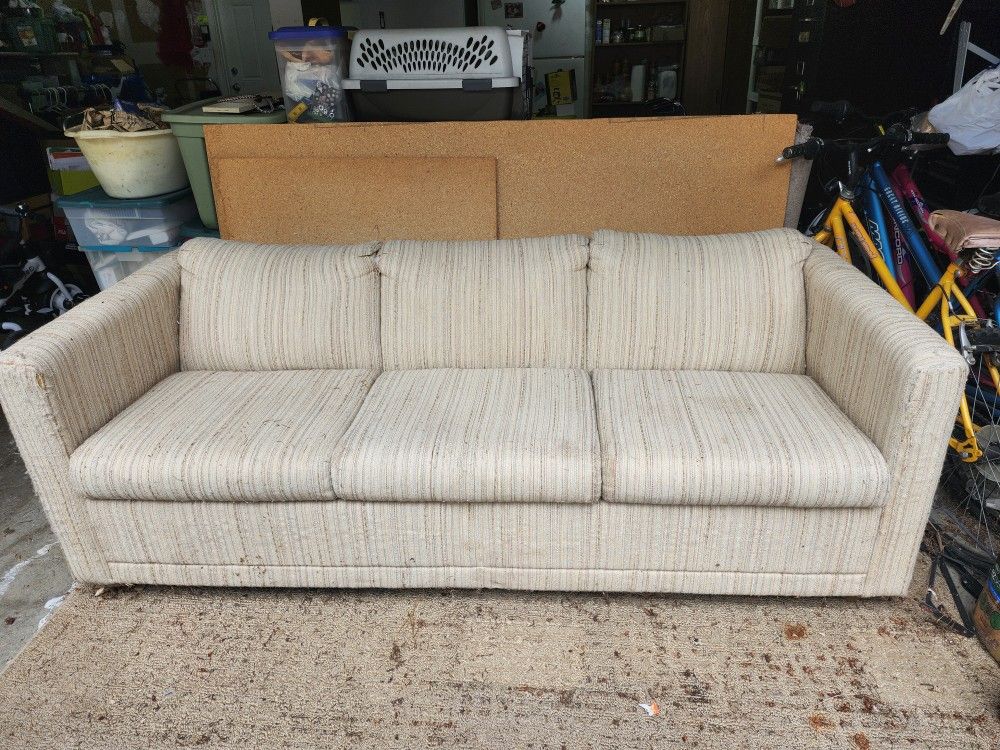 Free Garage Couch In Covington