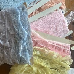 Crafts: LACE & Ruffles 