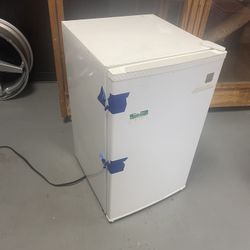 Mini Fridge Great Condition 