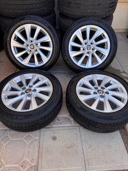 Toyota Camry wheels and tires 17”
