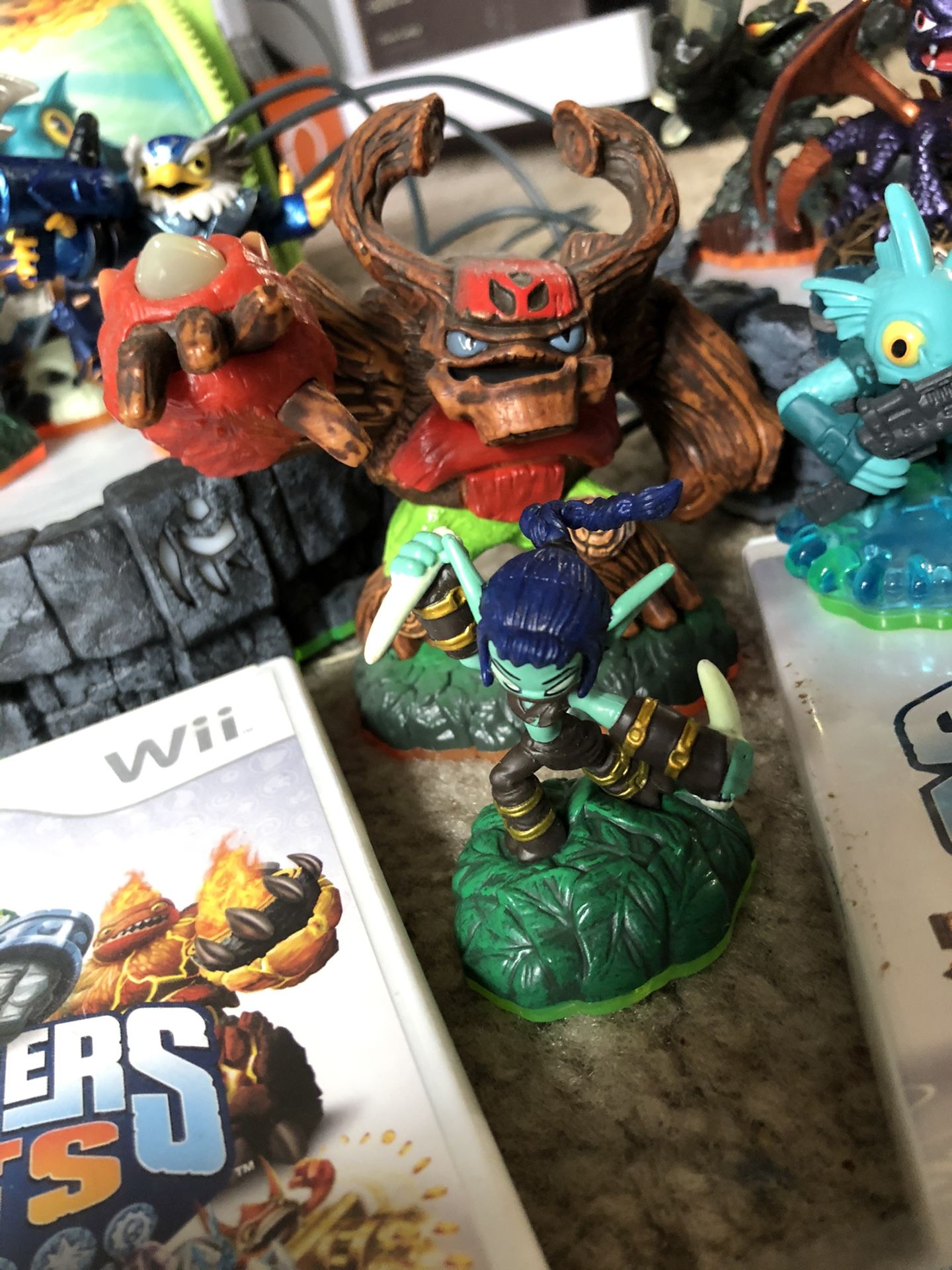 Skylander Wii games and 16 characters with carrying case