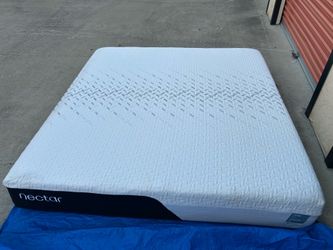 Like New Nectar Classic Memory Foam w/ NectarCool, King Mattress, Excellent Condition