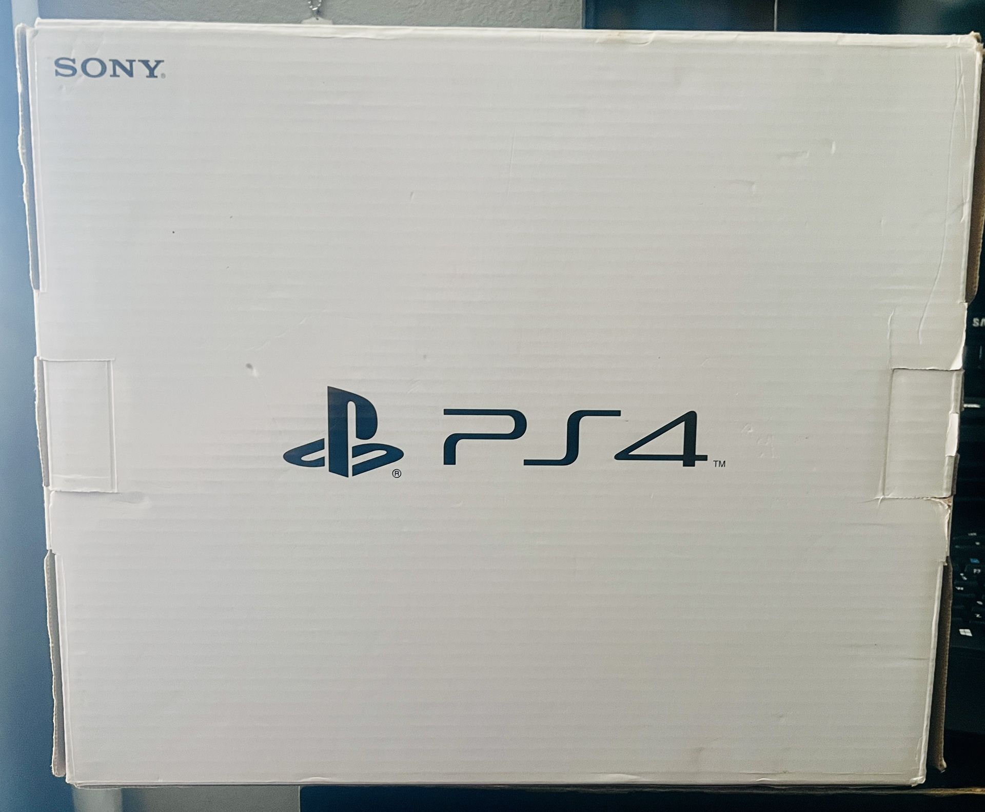 PS4 Gaming Console