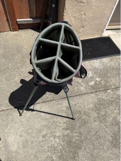 Golf bags with stands