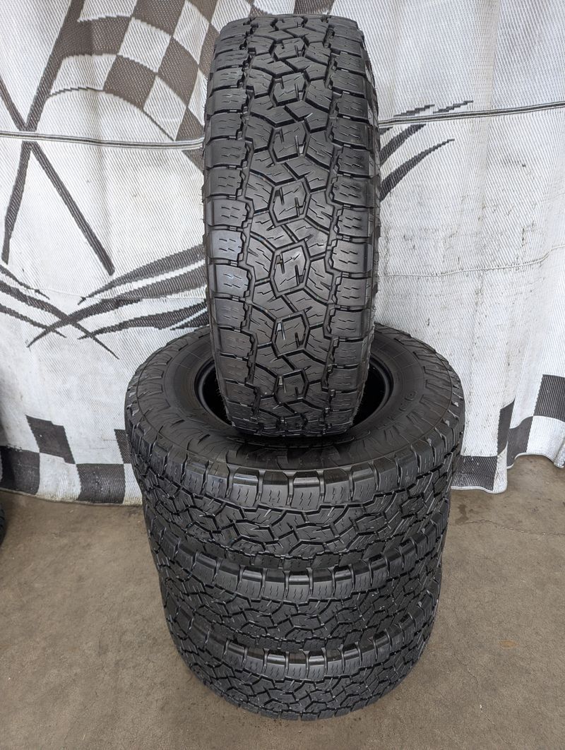 LT 285/70r17 "Near Brand New" Toyo Open Country A/T III Load "E" Tires