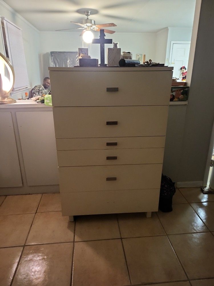 5 Drawer Tall Dresser White 