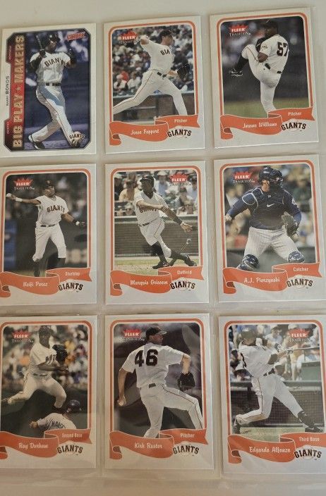 BASEBALL CARDS COLLECTION STORED IN BINDER OVER 130 CARDS IN LIKE NEW CONDITION