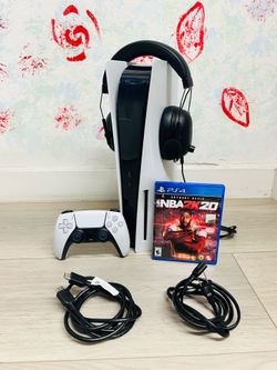 PlayStation 5 - Disc Version - 825GB , Bonus 1 Game , 1 Headset ( Used Very New )