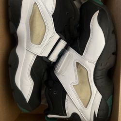 Nike Diamond Size 9 Great Conditions 