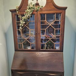 Early 20th Century Governor Winthrop Secretary Drop Front Desk