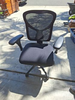 Office chair with adjustable seat