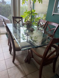 Glass dinning room table with 6 chairs