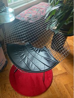 Modern accent chair