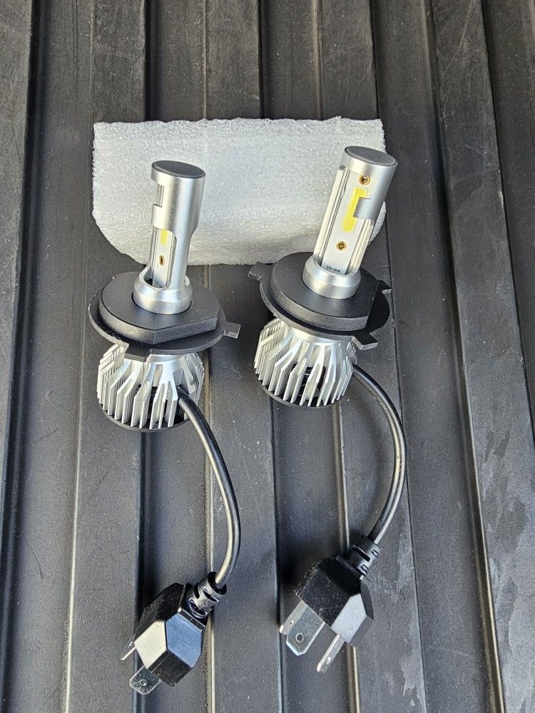 Bright New 6000k LED H4 White Light.