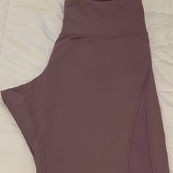 2 Woman High-Waisted Old Navy Active Leggings