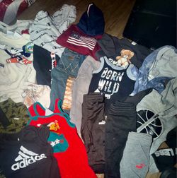 6 pcs preowned & new boys  sizes 3 mths-4T slims. All in new or used conditions. Disney baby, Tommy